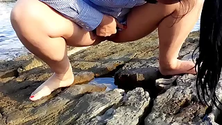 Wife pees open-air not susceptible rub-down the beach