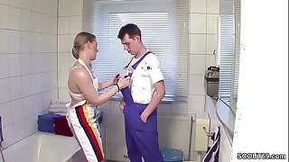 Mutter ueberedet Jungspund Handwerker zum Ficken